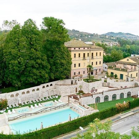 Hotel Corte Dei Tini Teramo Eksteriør billede