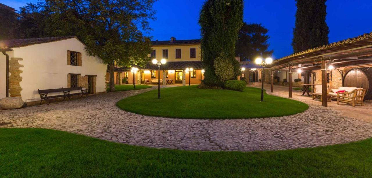 Hotel Corte Dei Tini Teramo Eksteriør billede