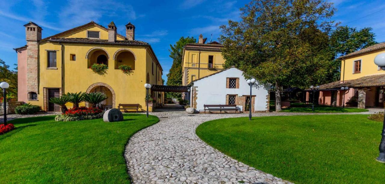 Hotel Corte Dei Tini Teramo Eksteriør billede