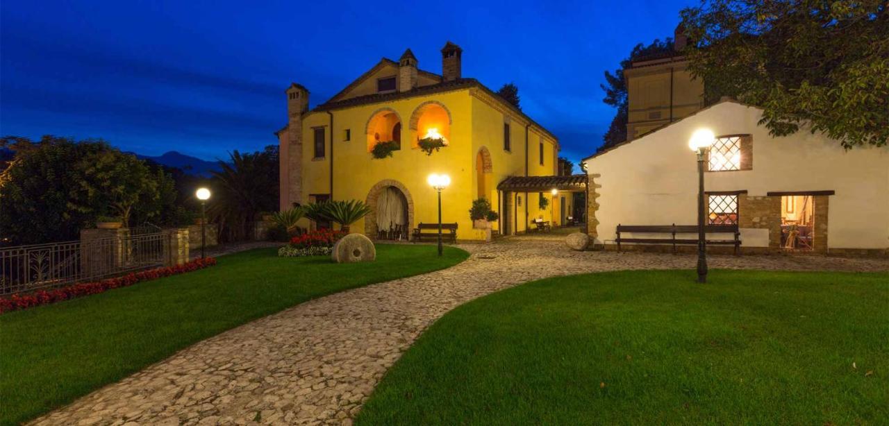 Hotel Corte Dei Tini Teramo Eksteriør billede