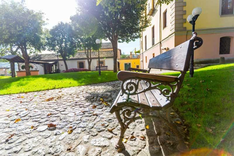Hotel Corte Dei Tini Teramo Eksteriør billede