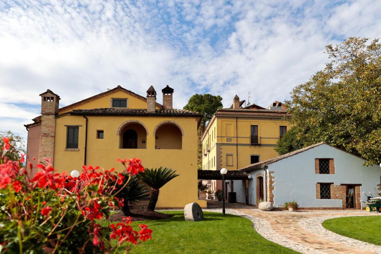 Hotel Corte Dei Tini Teramo Eksteriør billede