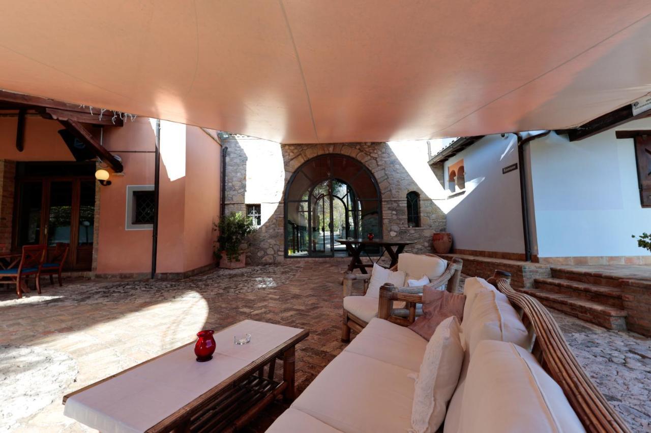 Hotel Corte Dei Tini Teramo Eksteriør billede