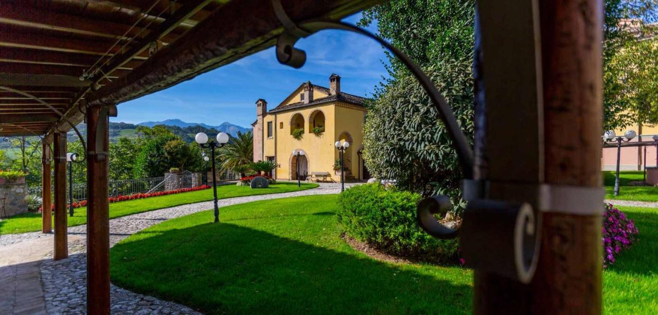 Hotel Corte Dei Tini Teramo Eksteriør billede