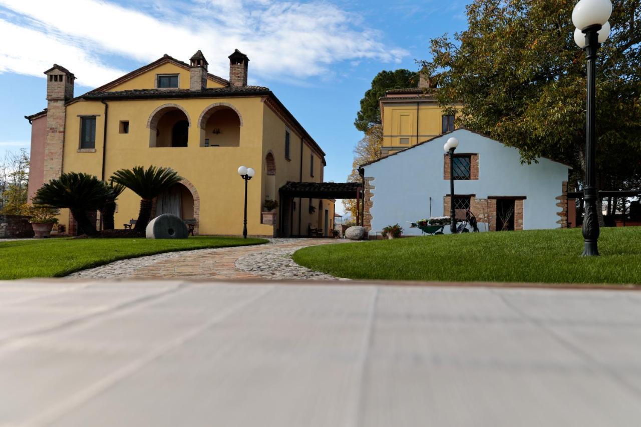 Hotel Corte Dei Tini Teramo Eksteriør billede